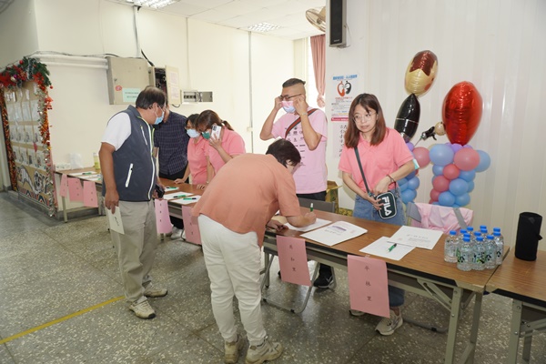 里鄰長報到區