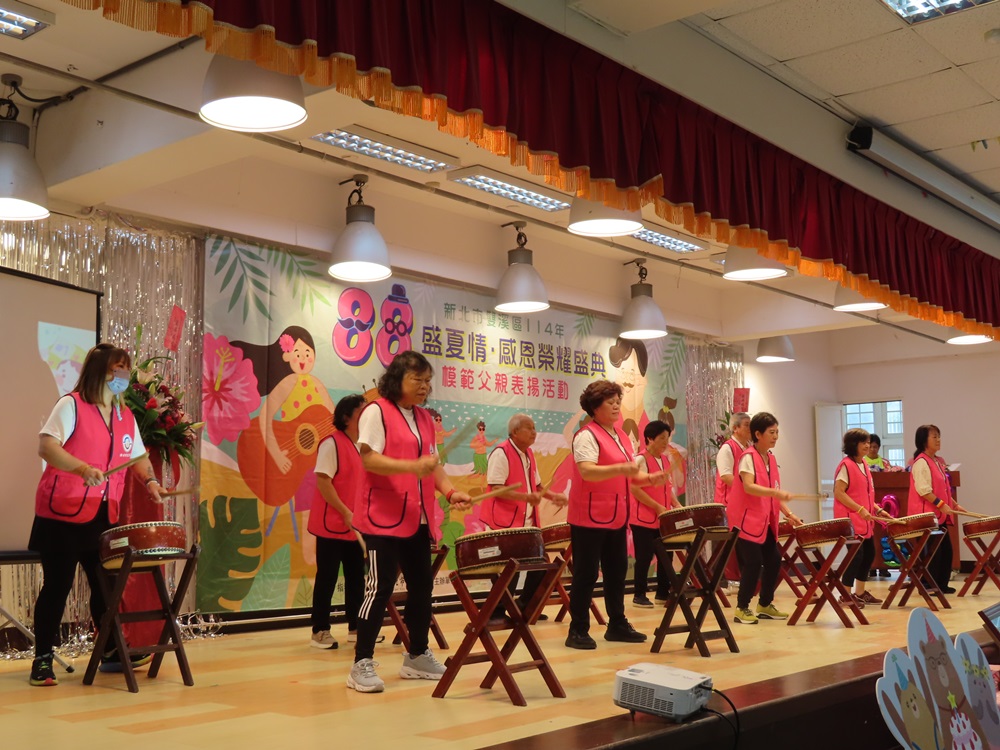 建興公共托老中心表演