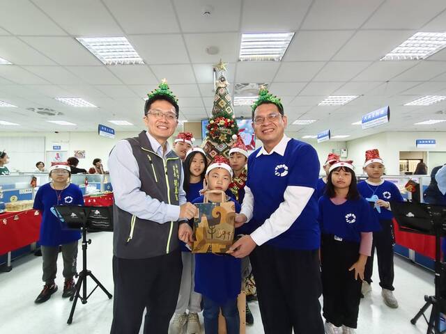 3.區長致贈禮物