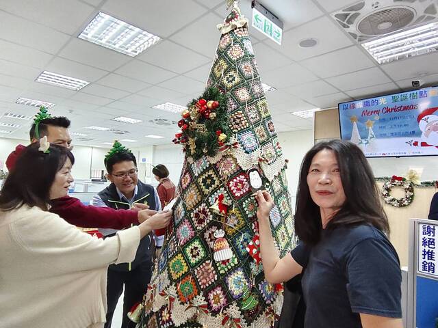 4.聖誕樹掛上幸福小卡