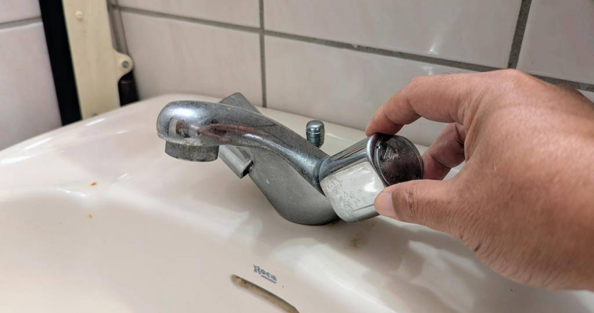 台灣自來水公司第一區管理處表示，為進行設備檢測及汰換，將自11月18日起，大規模停水23小時，影響區域從基隆到新北貢寮，用戶多達3.7萬戶。（圖／中國時報張志康攝）